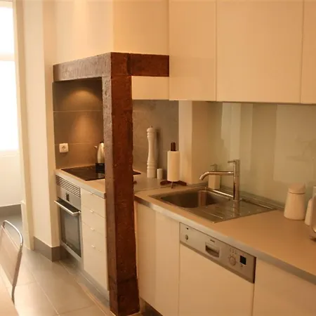 Magnificent 2 Bedroom Apartment In Lisbon *
